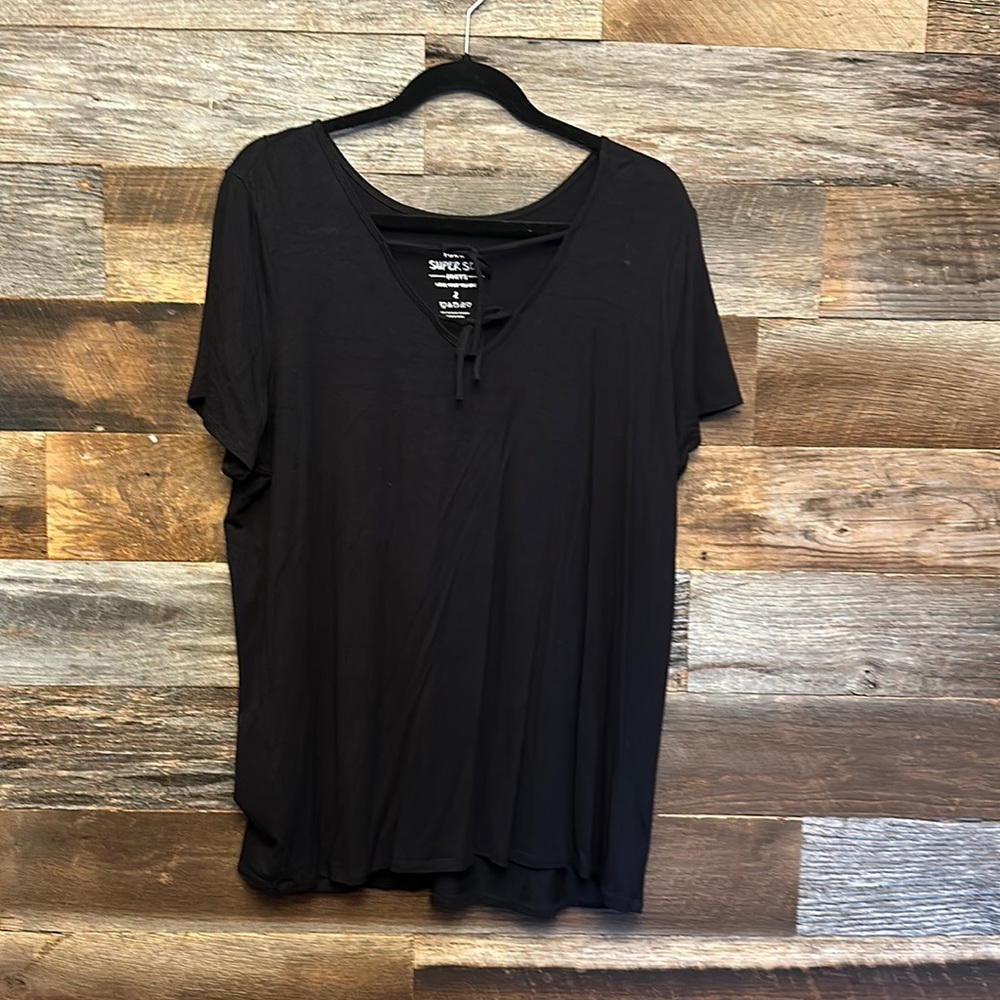 🎯 5/$50 Torrid Super Soft Vneck Tshirt with ties